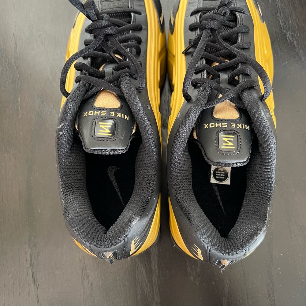✔️New✔️ NIKE Shox R4 'Metallic Gold' - Picture 8 of 11